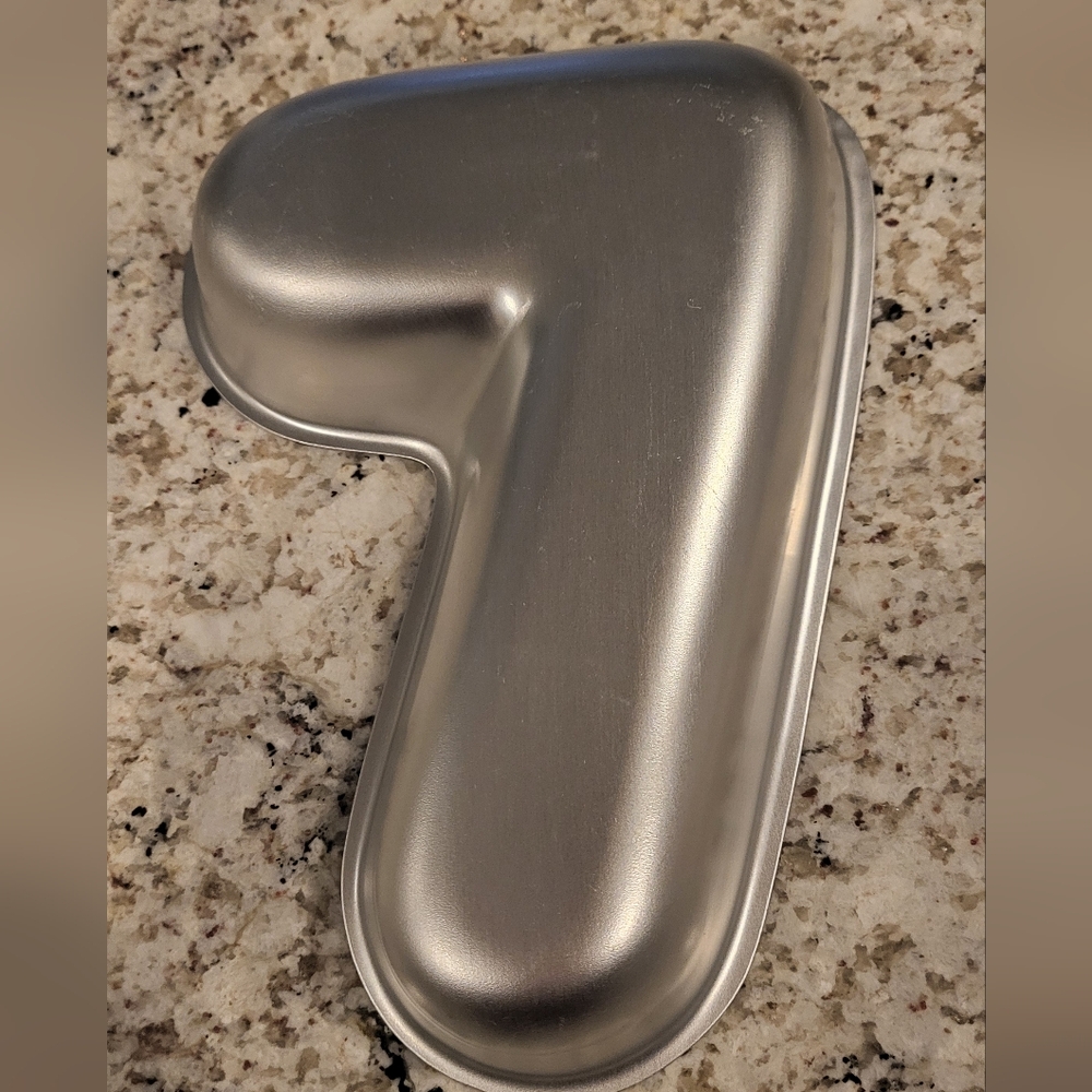 Wilton Metallic Number 7 Cake Pan Vintage 1976. Excellent Like New Condition